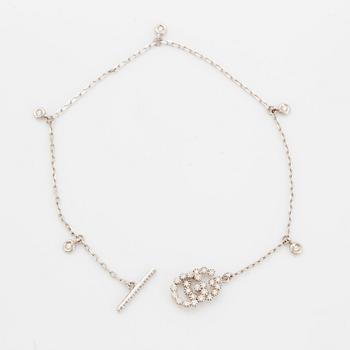 Gucci bracelet set with brilliant-cut diamonds.