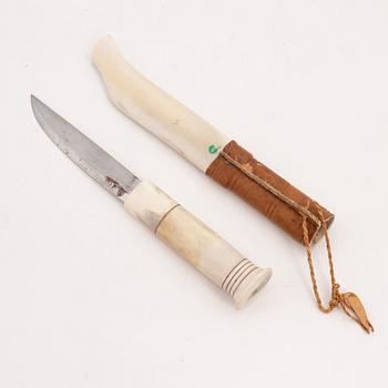 A reindeer knife by Thore Sunna, before 1970, signed.