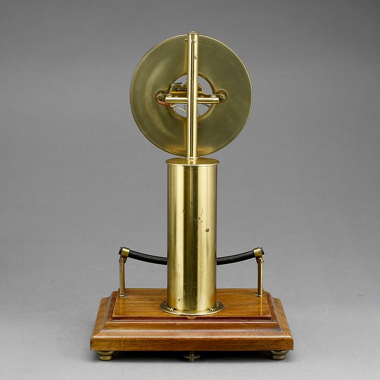 BORDSUR, s k Bulle clock, 1900-talets första hälft.