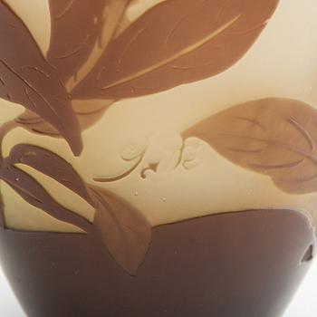 Emile Gallé, Vas signerad, överfång.