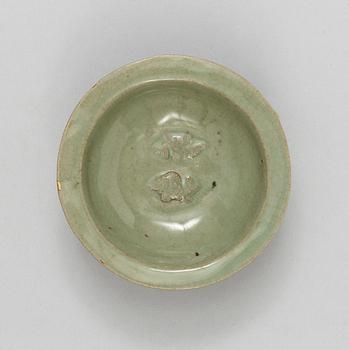 A celadon glazed 'double fish' bowl, Song/Yuan dynasty.