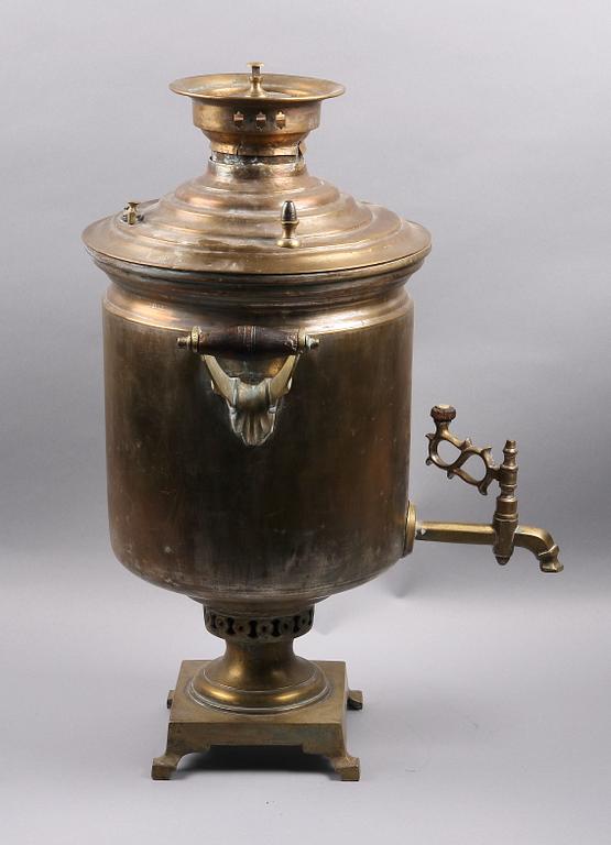 SAMOVAR, mässing, troligen Ryssland. Sekelskiftet 1800/1900.