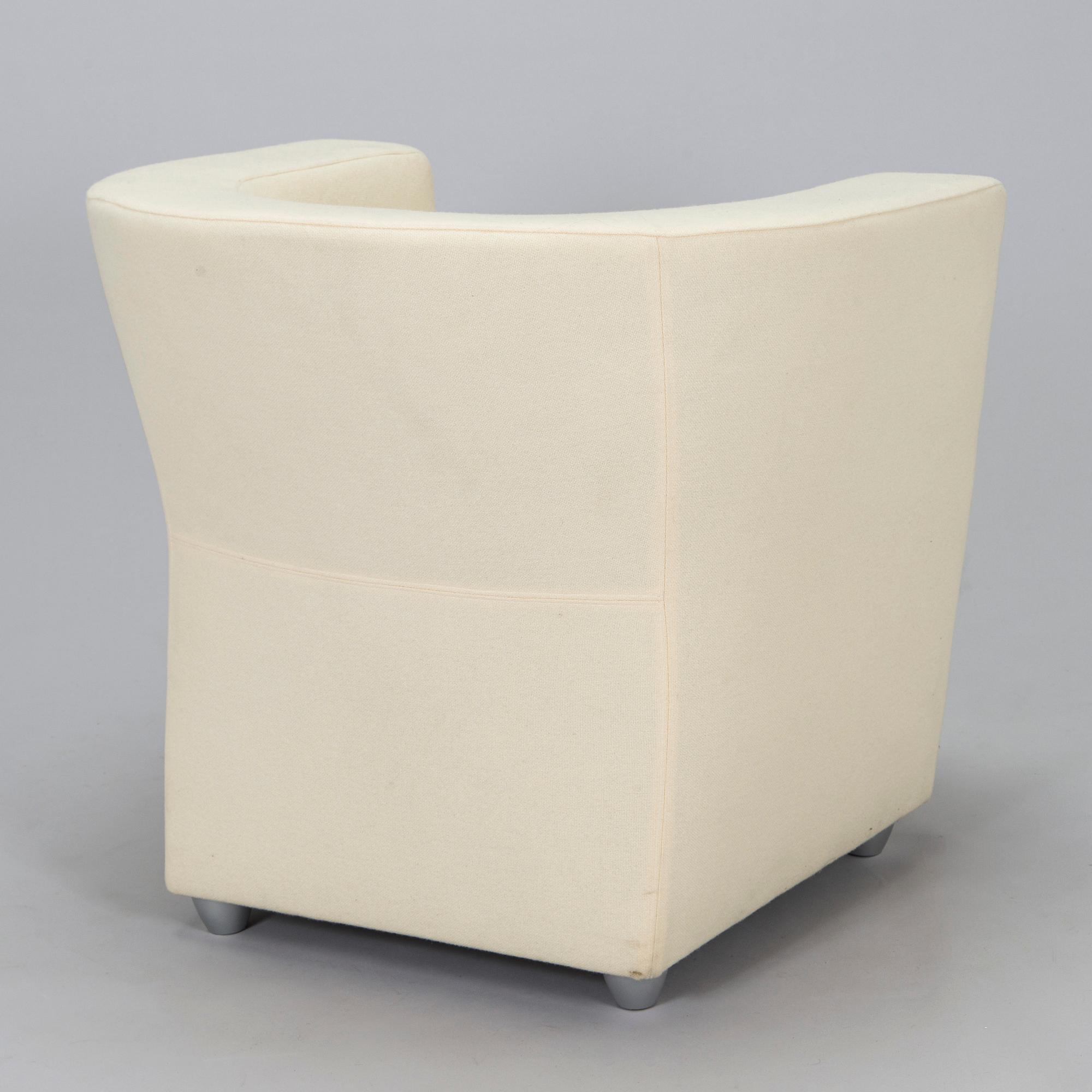 Eero Aarnio, nojatuoli, "Studio-tuoli", Arto Nyberg Show, suunniteltu 2007.