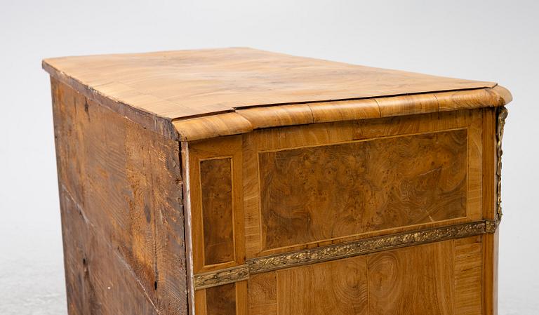 Gustavian chest of drawers, 18th century.
