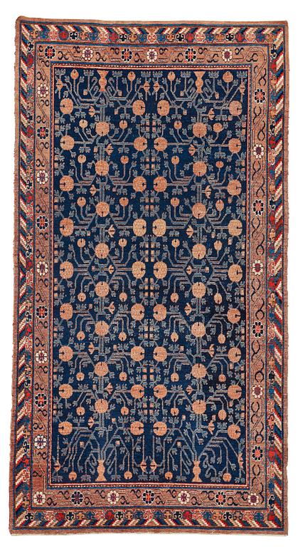 A carpet, a semi-antique Khotan, Xinjiang, China, ca 287-290,5 x 154-156 cm.