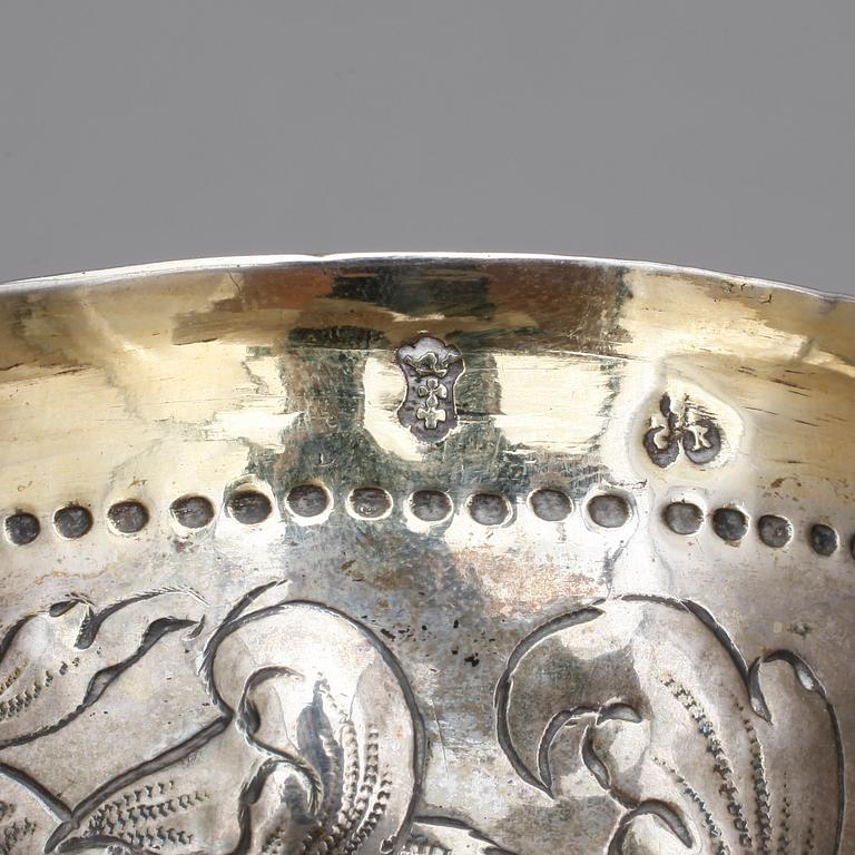 BÄGARE, silver, möjligen av Conrad Jacob Keseberg, Danzig, omkring år 1700. Vikt ca 143g.