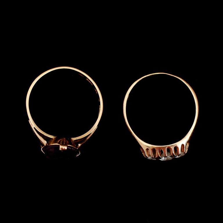 RINGAR, 2 st, 18 k guld, 1950-tal. Vikt ca 6 gram.