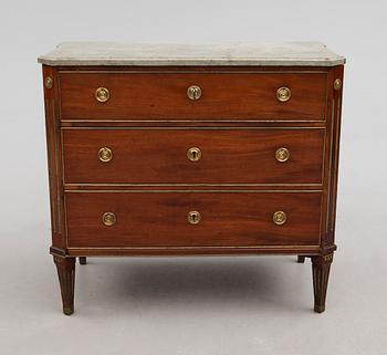 BYRÅ, sengustaviansk, omkring år 1800.