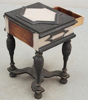 KISTA PÅ BENSTÄLLNING, barockstil, 1800-tal.