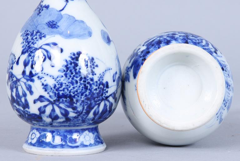 VASER, 2 st, porslin, Japan, 1900-tal.