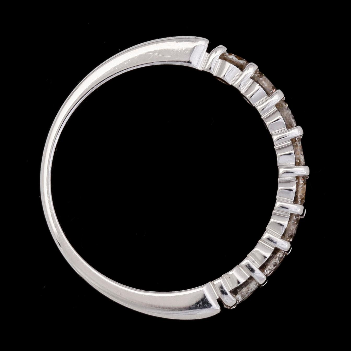 RING, 8 briljantslipade diamanter, tot. ca 0.96 ct.