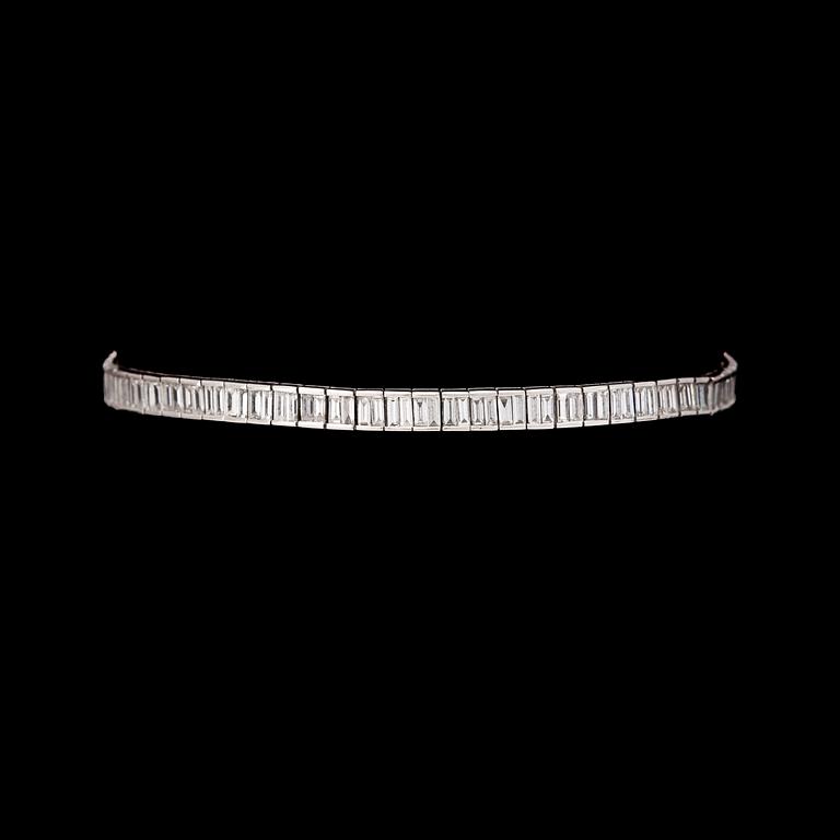 ARMBAND, baguetteslipade diamanter, tot. ca 4.50 ct.