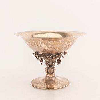 A Danish 20th century silver bowl on stand mark of G Jensen/Johan Rohde Copenhagen model no 264 weight 1044 grams.