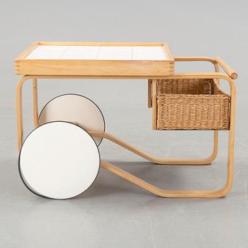 ALVAR AALTO, serveringsvagn, modell 900, Artek, Finland, 1900-talets andra hälft. Modellen formgiven 1937.