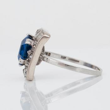A natural sapphire, circa 7.00 cts, and antique-cut diamond ring.