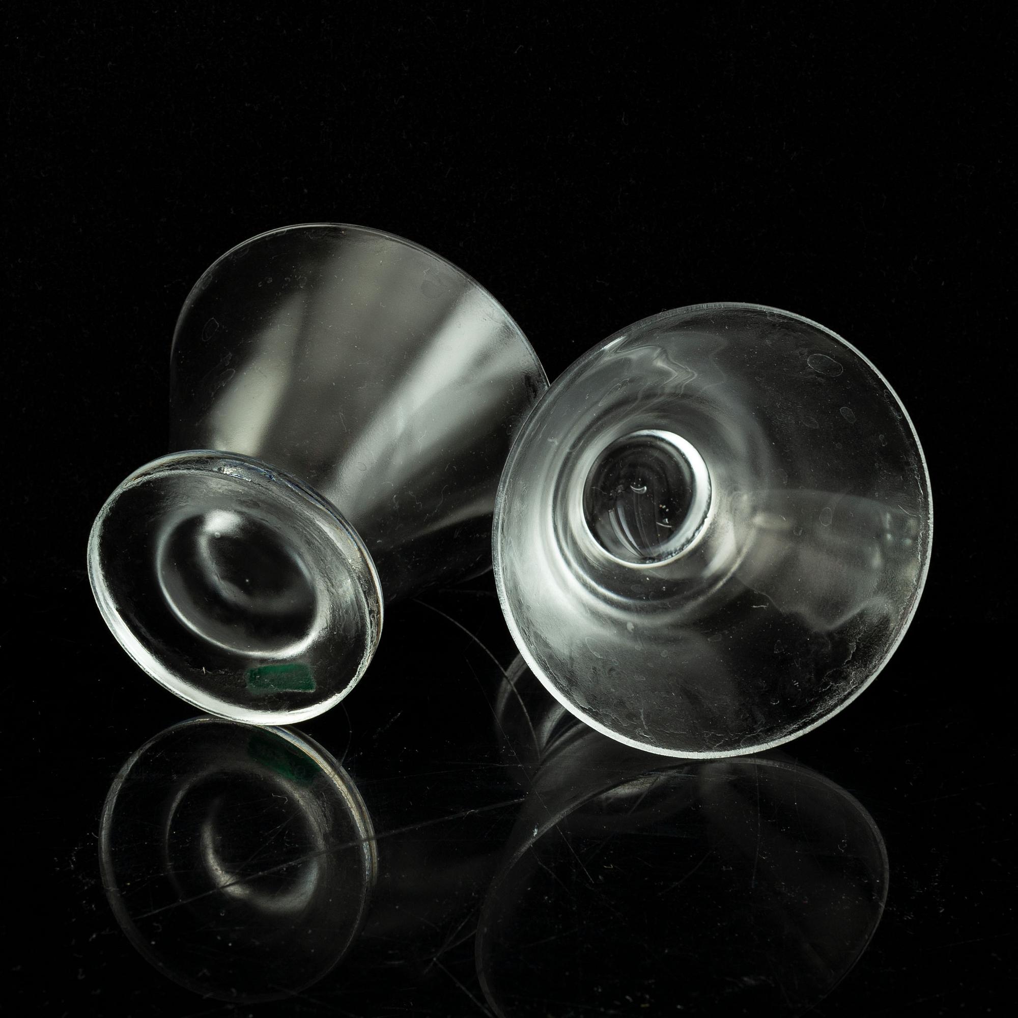 Vicke Lindstrand, a 19-piece 'Iced' glass service, Orrefors.
