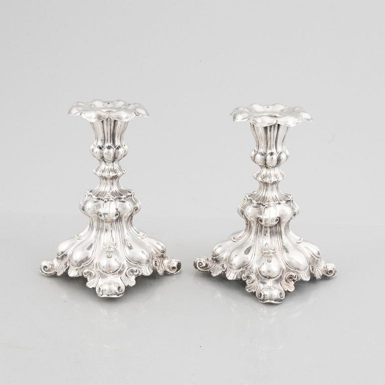CG Hallberg, ljusstakar, ett par, silver, barockstil, Stockholm 1943.
