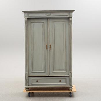 KLÄDSKÅP, omkring år 1900.