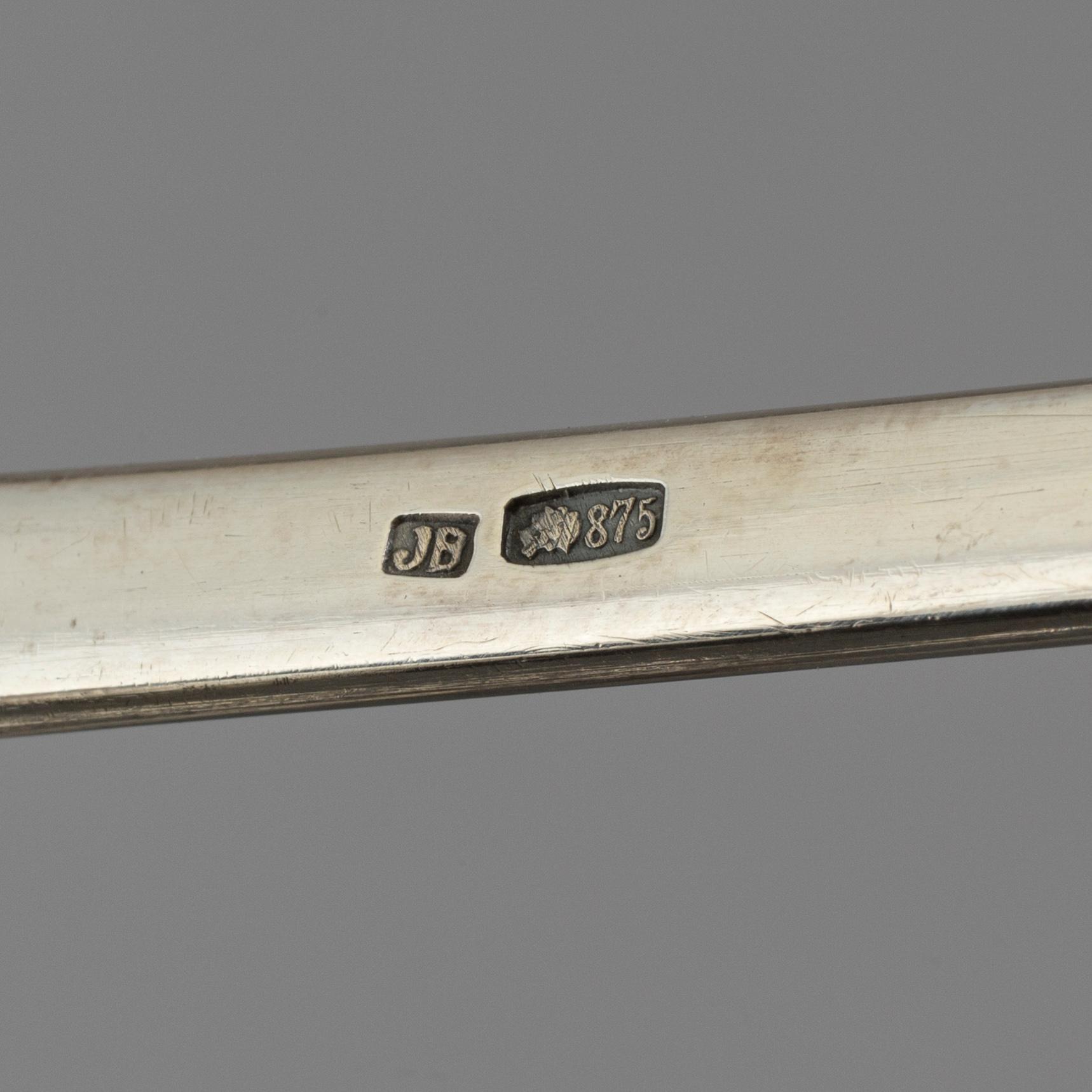 JÜLIIS BLÜM (1873-1932), Riga, bestickservis, silver, 100 delar, med monogram.