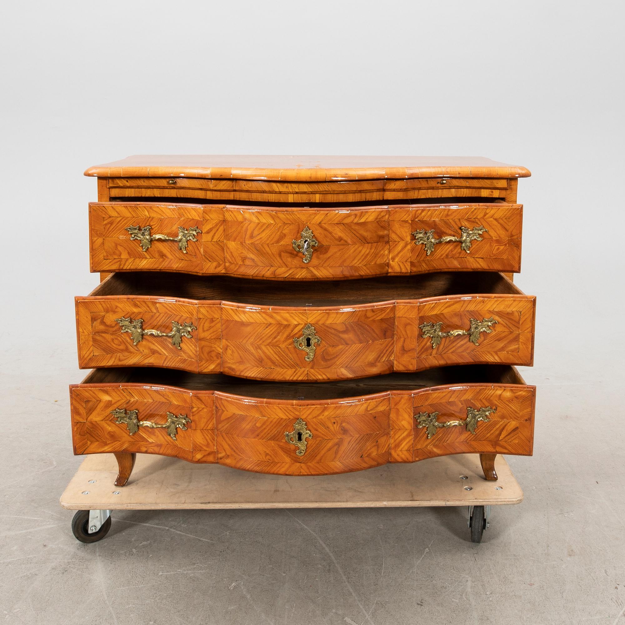 Byrå senbarock 1700-talets mitt.