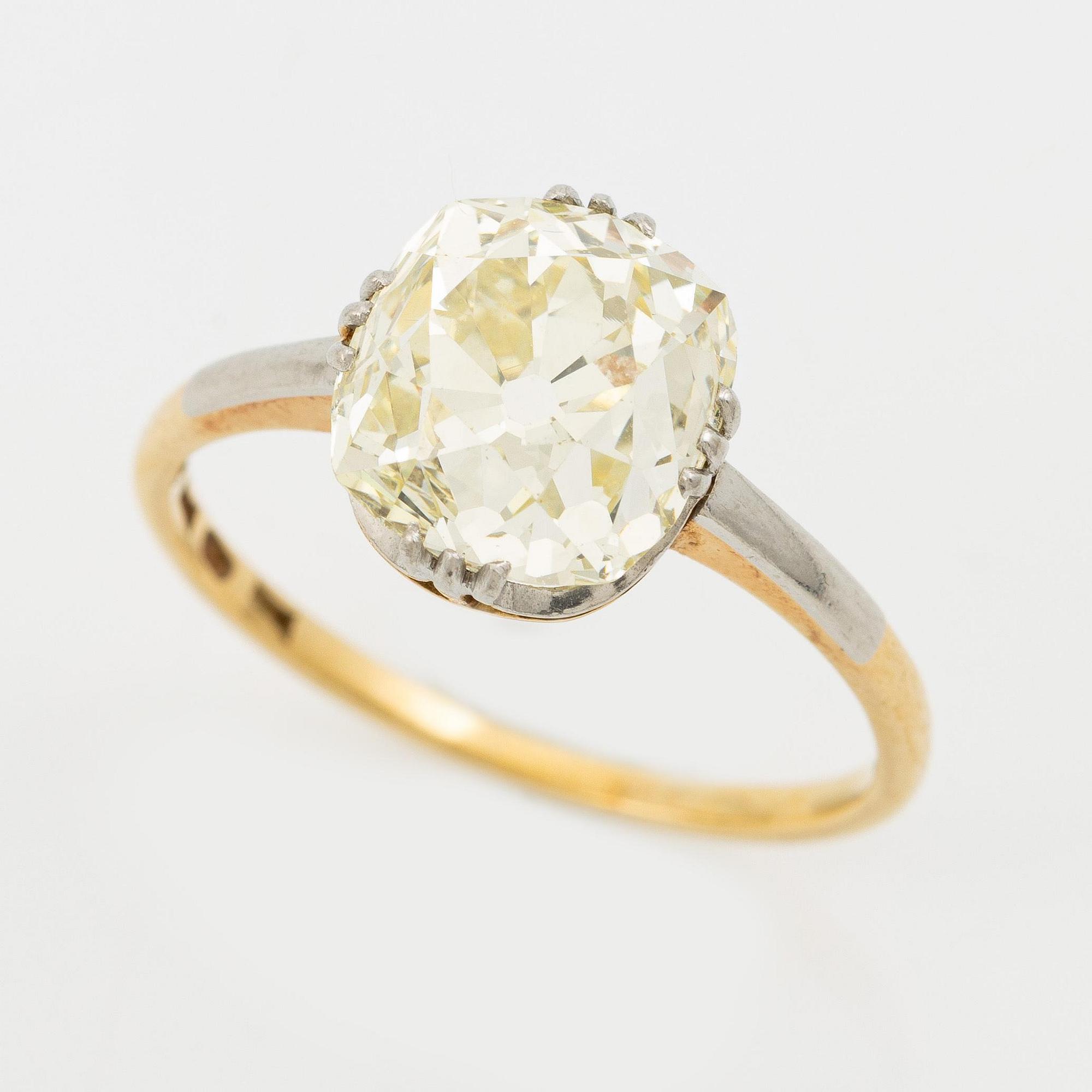 A ring 18K gold with a cushion-shaped old-cut diamond ca 4.30 ct, Carlman Stockholm 1904.