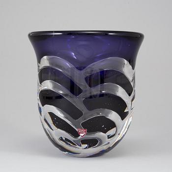 LARS HELLSTEN, an "ariel" glass vase, Orrefors 1986.