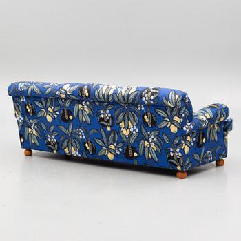Josef Frank, a model 703 sofa, Firma Svenskt Tenn.