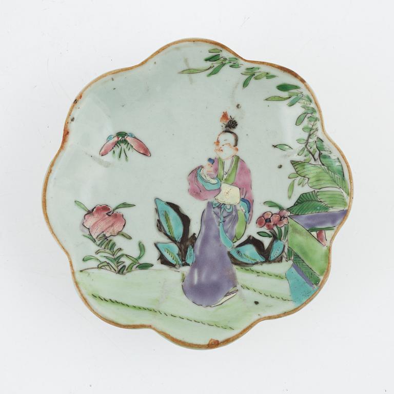 Two Chinese porcelain bowls, early 20th Century.