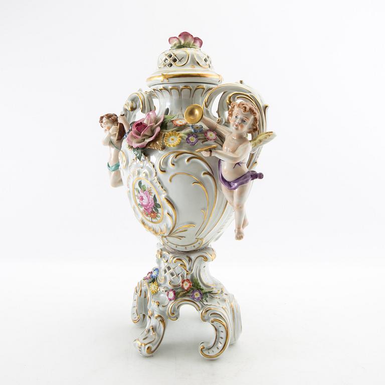 Potpurri-urna Rokokostil Tyskland 1900-talets första hälft porslin.