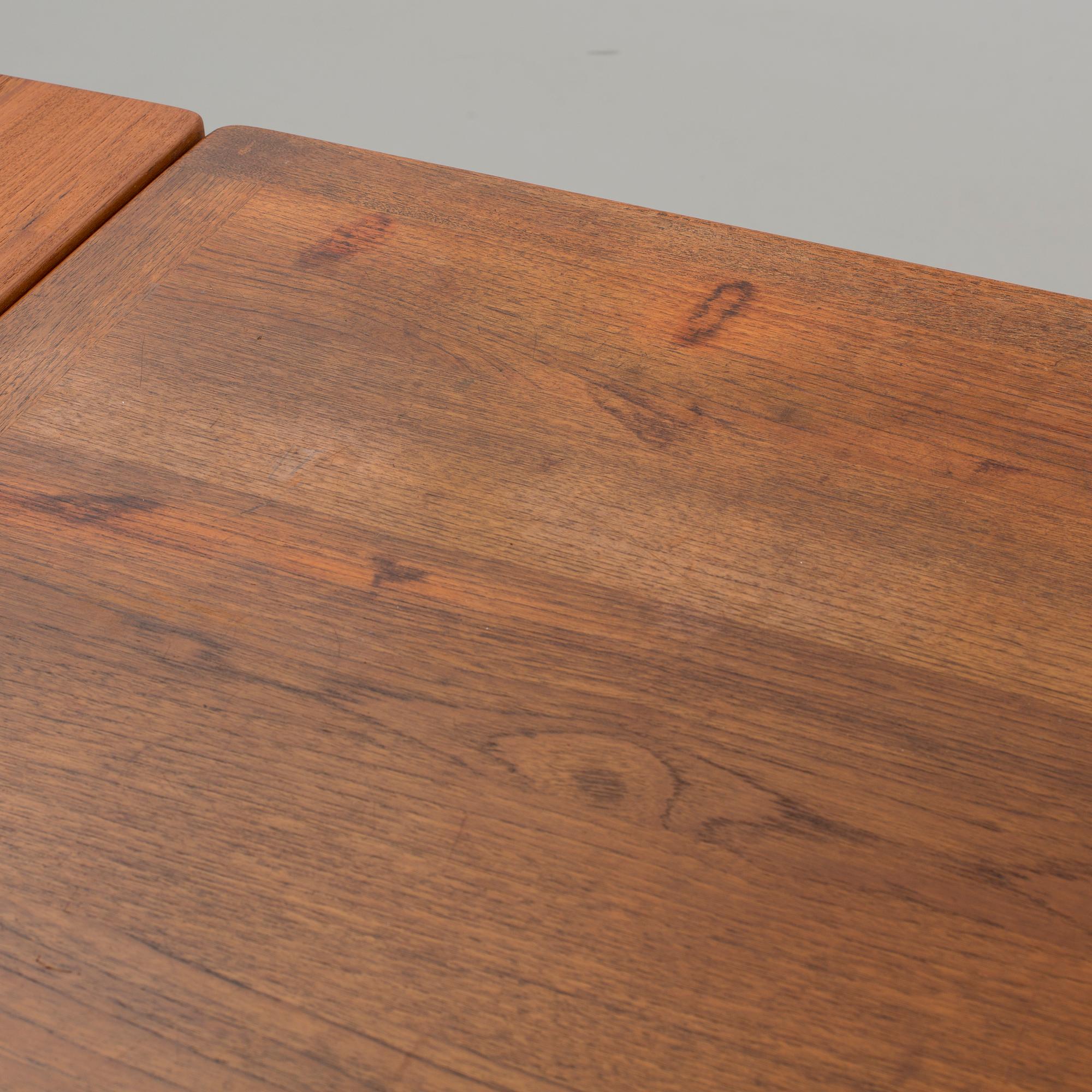 AN ULFERTS DINNER TABLE, TIBRO.