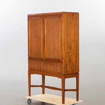 CABINET, Hjalmar Wikström Möbelsnickare, Stockholm, 1920-/1930-tal. Attributed to Carl Malmsten.