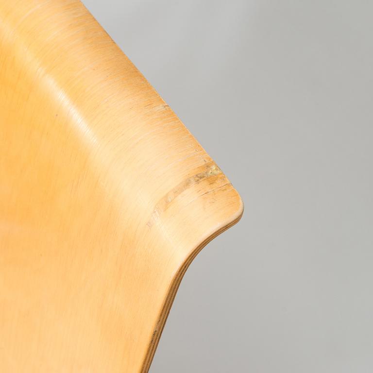 Alvar Aalto, A pair of 1970s armchairs model 403 for Artek.