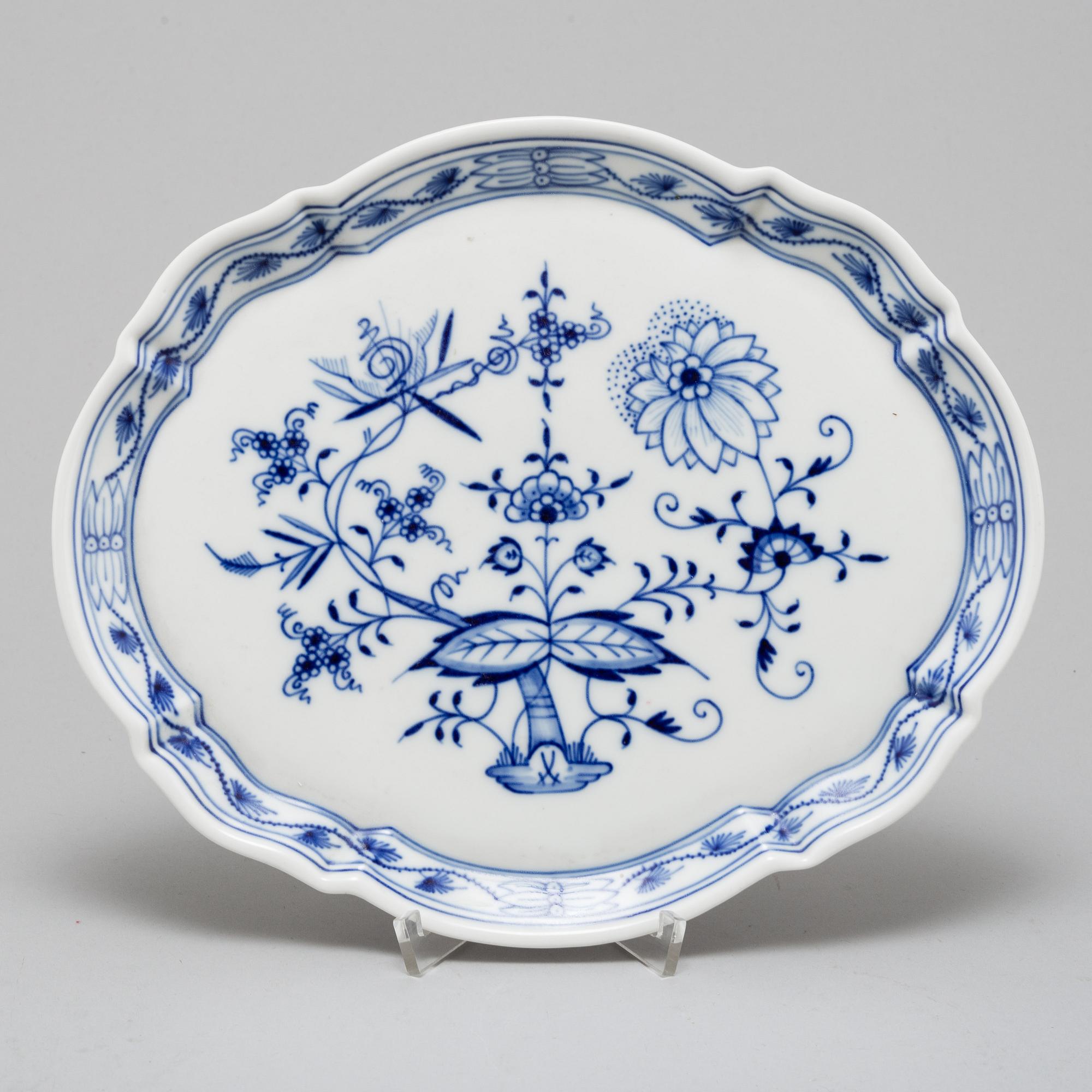 Five Meissen porcelain objects, 20th century.