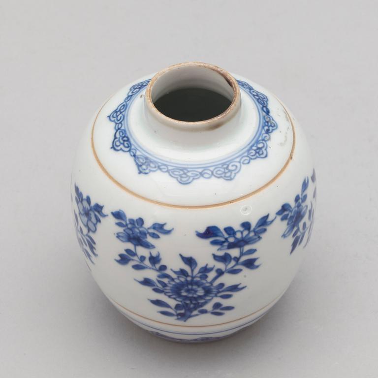 URNA, porslin, Kina, Kangxi, (1662-1722).