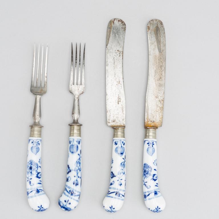 6+2 PARTS OF PORCELAIN CUTLERY 19TH CENTURY.