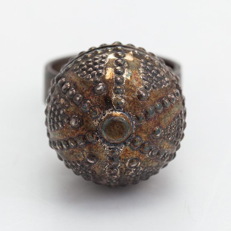 A set of sterling silver "Halikko treasure" necklace, bracelet, ring and earrings. Kalevala Koru, Helsinki 1975 and 1975.