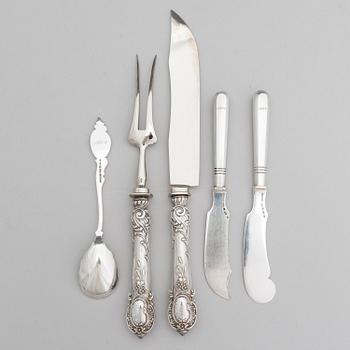 Silver serving cutlery, three with mark of Ferdinand Timper, Helsinki 1901-02 and a pair with German marks, ca. 1900.