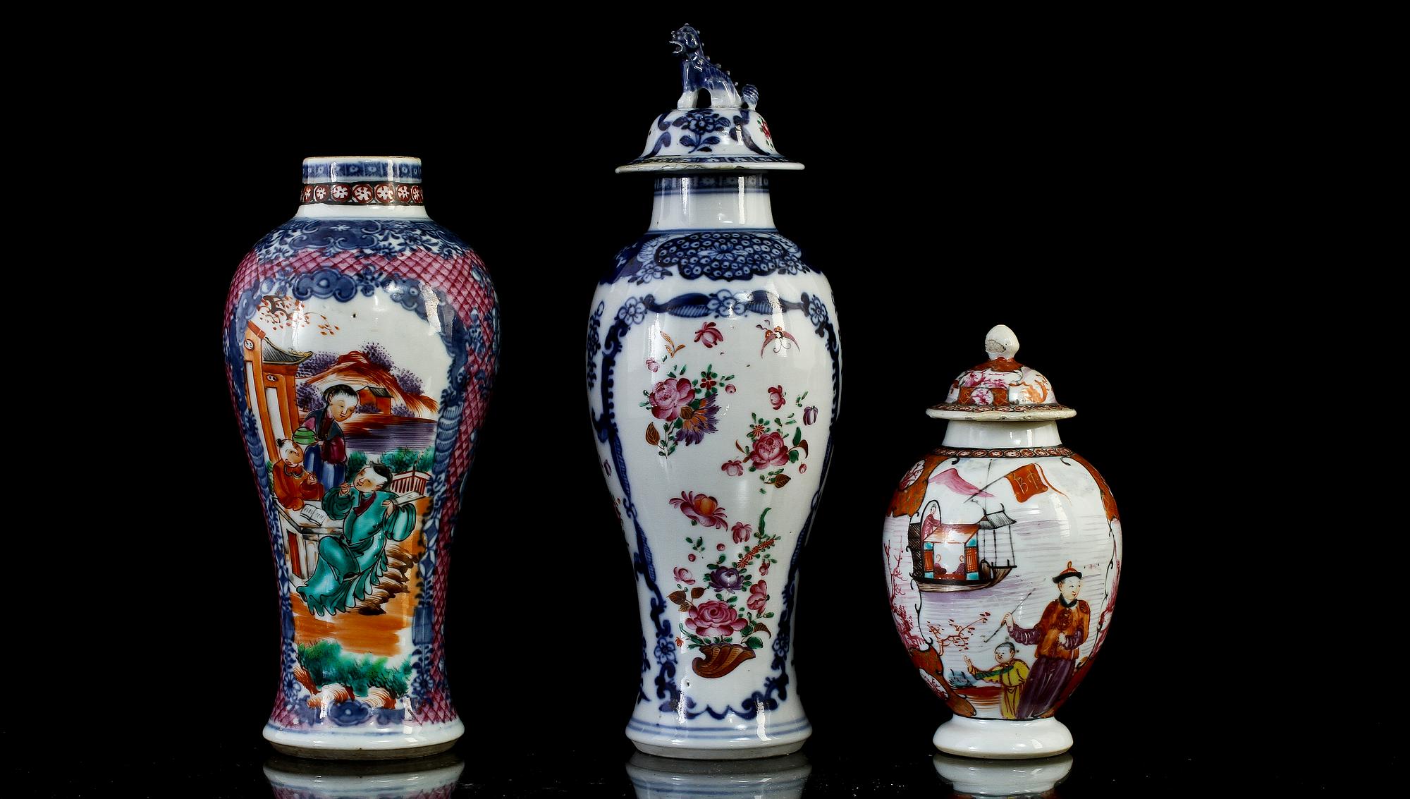 TEDOSA, LOCKURNA samt URNA, porslin, Kina, 1700-tal.