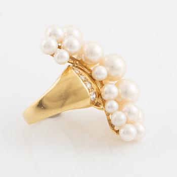 Pearl and diamond ring.