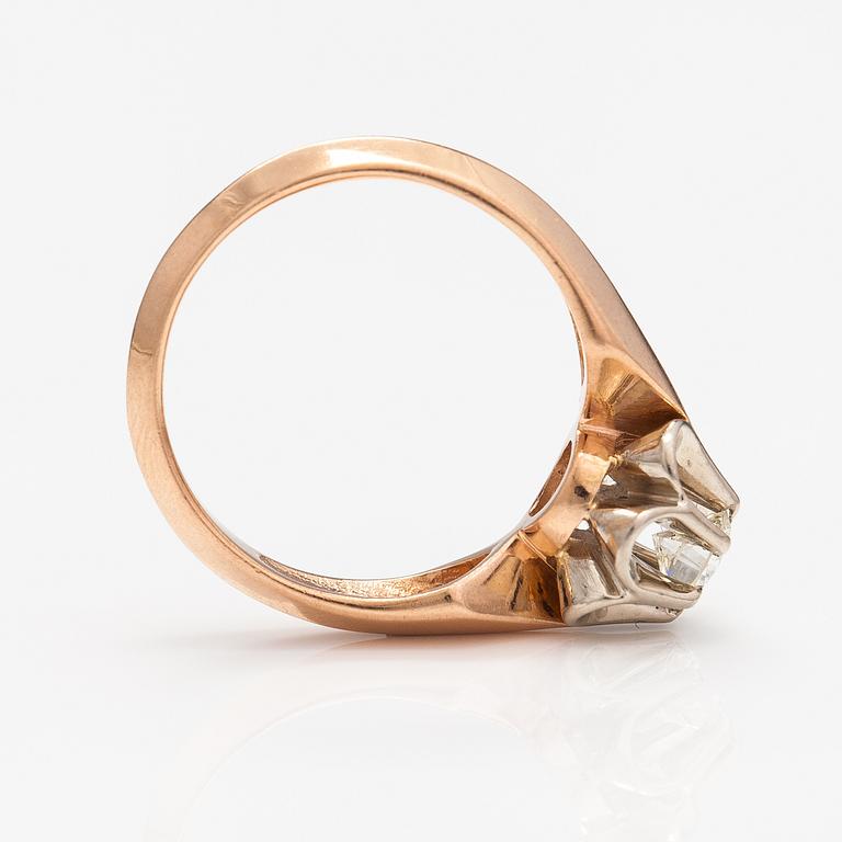 Ring, 14K guld och diamant ca 0.44 ct. Sovjetunionen.