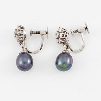 A pair of earrings in 18K white gold with cultured pearls and round brilliant-cut diamonds.