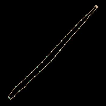 HALSBAND, 18 k guld, smaragder tot ca 1.21 ct, briljantslipade diamanter tot ca 0.43 ct.