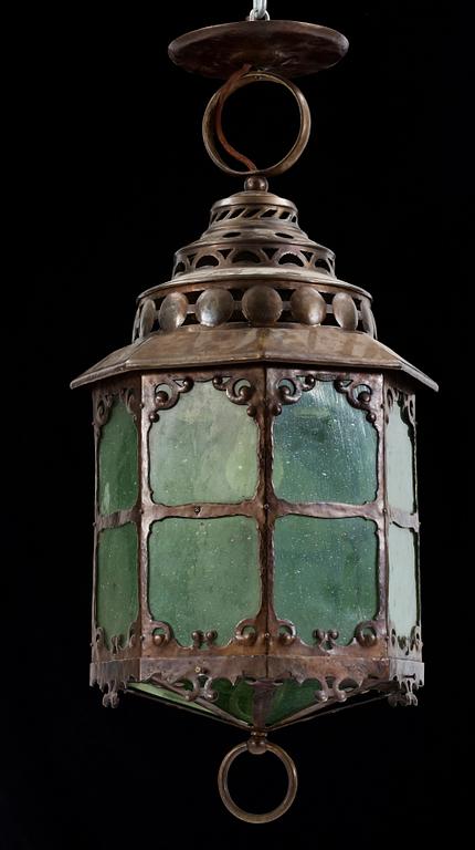 TAKLYKTA, mässingssmide och glas, jugendbarock, sekelskifte 1900. Höjd: ca 75 cm.