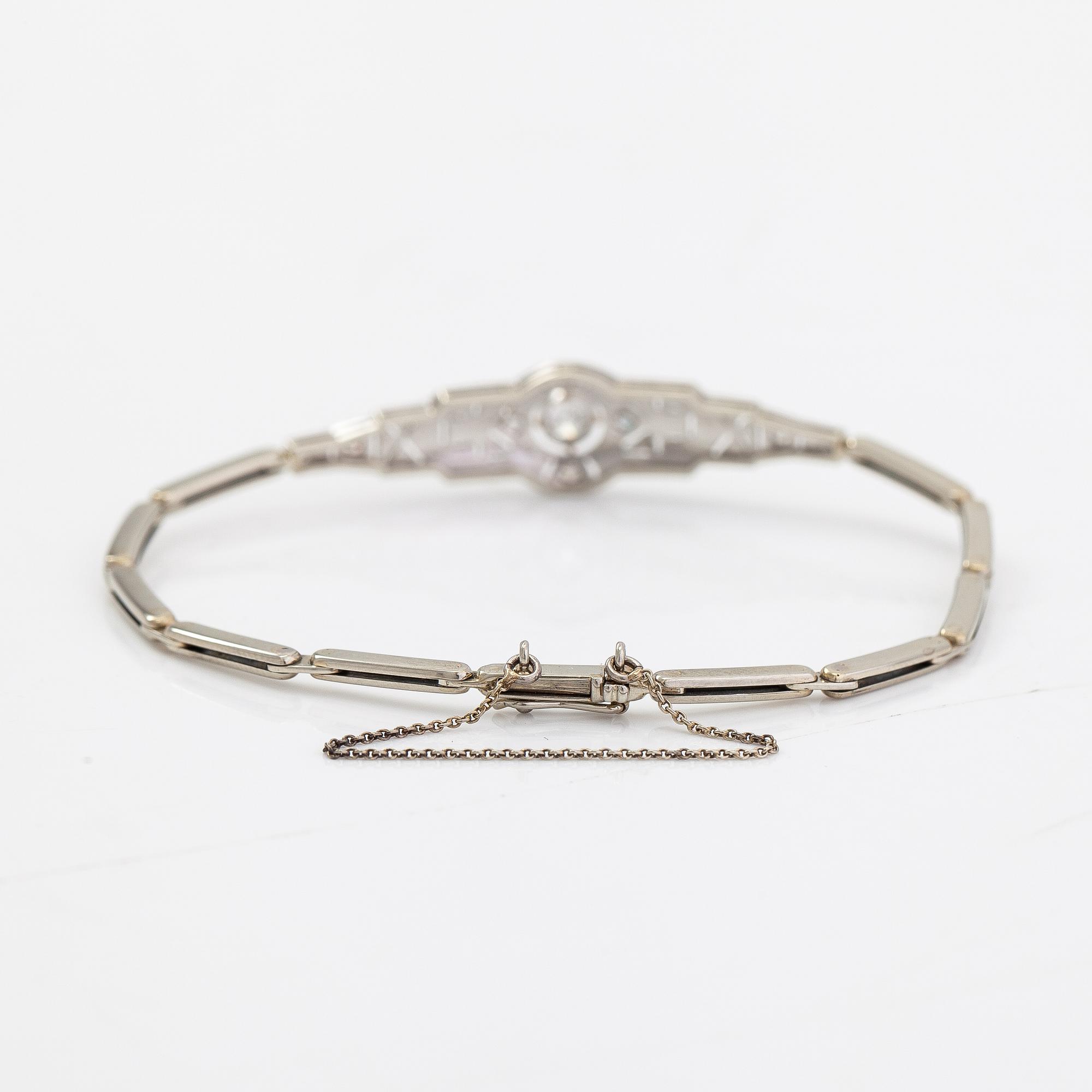 An 18K white gold bracelet with diamonds ca. 0.20 ct in total. A.R.Weckman, Helsinki 1939.