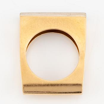 A W.A. Bolin ring in 18K gold set with round brilliant-cut diamonds.