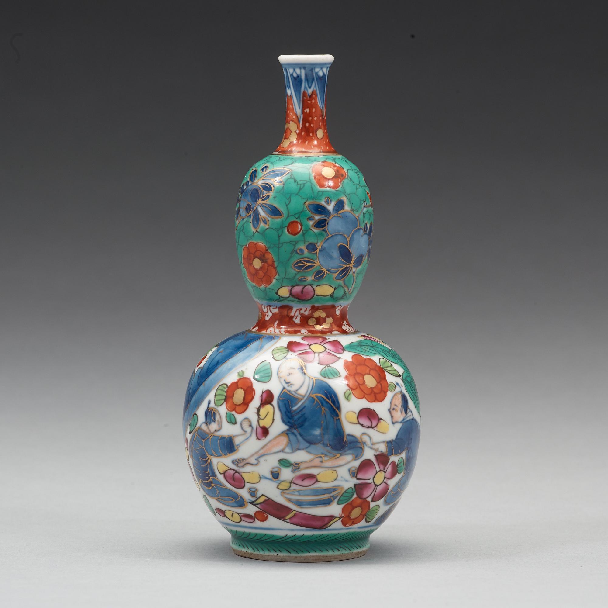 VAS, porslin. Qingdynastin, Kangxi (1662-1722).
