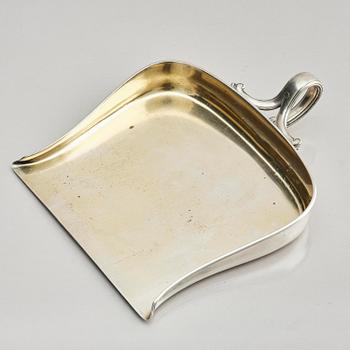 A Fabergé silver table crumber, mark of workmaster Julius Rappoport, St. Petersburg (1883 - 1899).