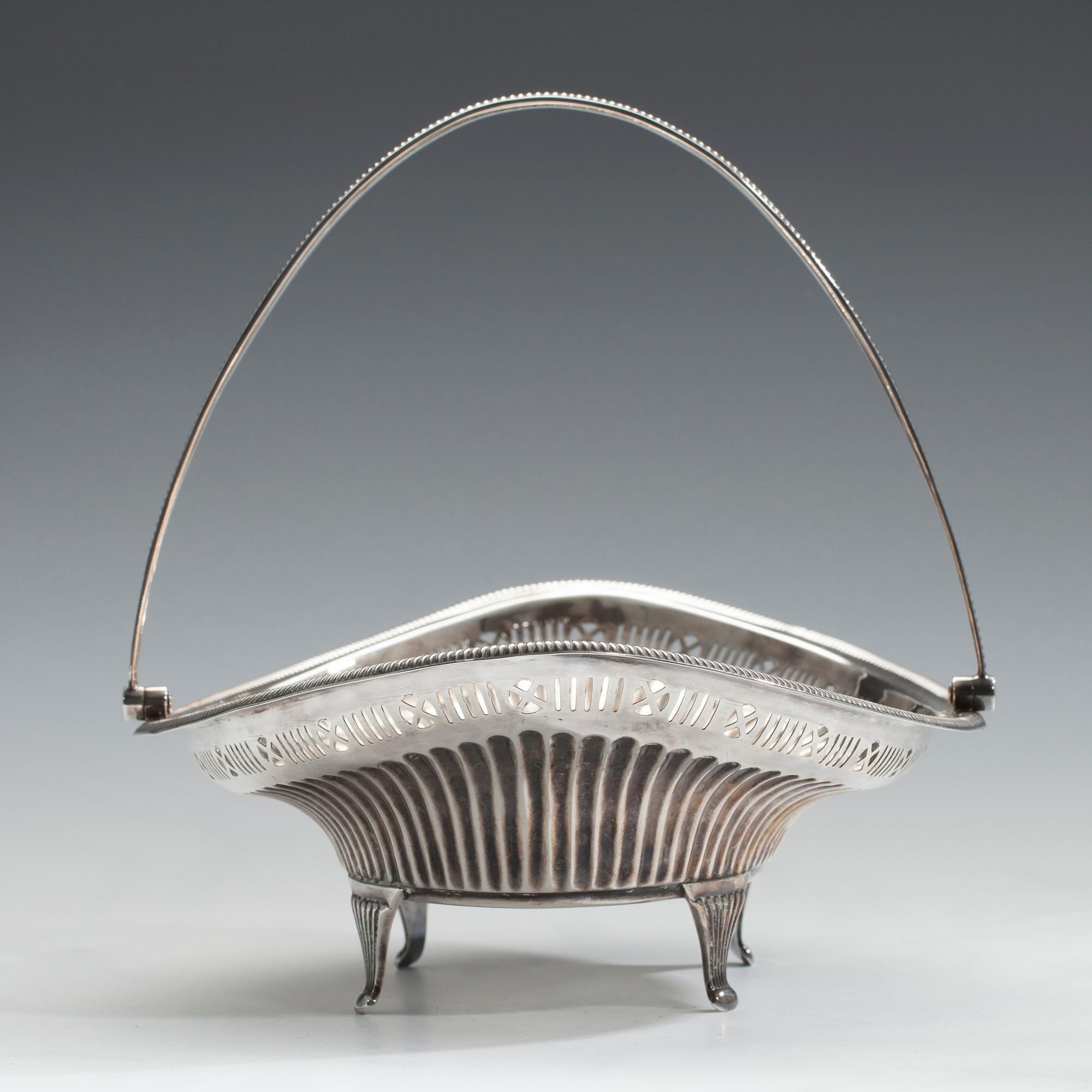 BRÖDKORG, silver, Sheffield, Englanti, 1895. Vikt 470 g.