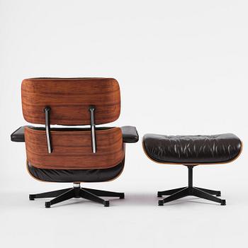 Charles & Ray Eames, an "Eames Lounge Chair" with ottoman, Vitra, late 1900s.