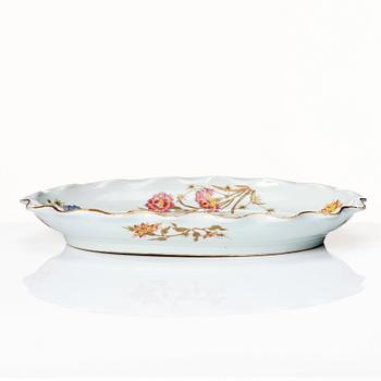 A Chinese 'five clawed dragon' dish, late Qing dynasty with Guangxu mark.
